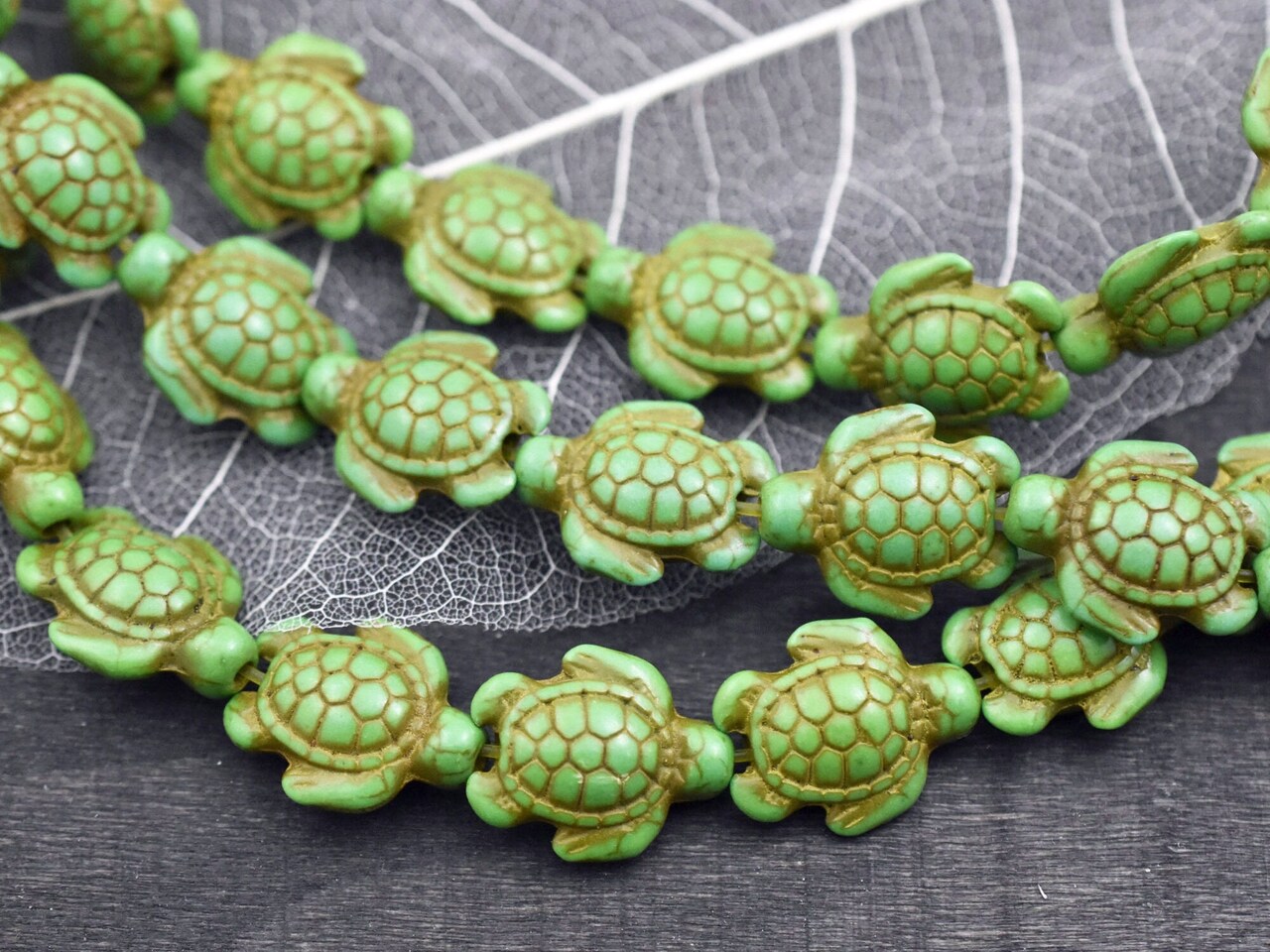 18x14x8mm Dyed Green Synthetic Turquoise Turtle Beads - 15" Strand